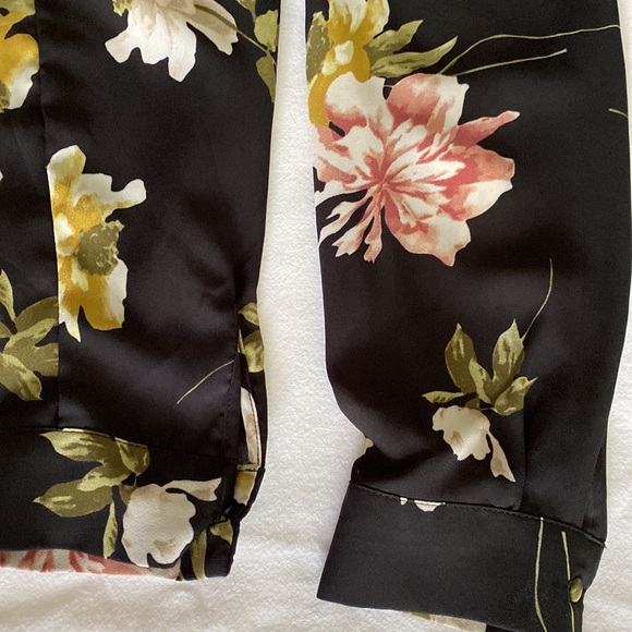 Suzy Shier black background floral fall blouse long sleeves bow tie front - Picture 6 of 10